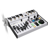 BEHRINGER FLOW 8