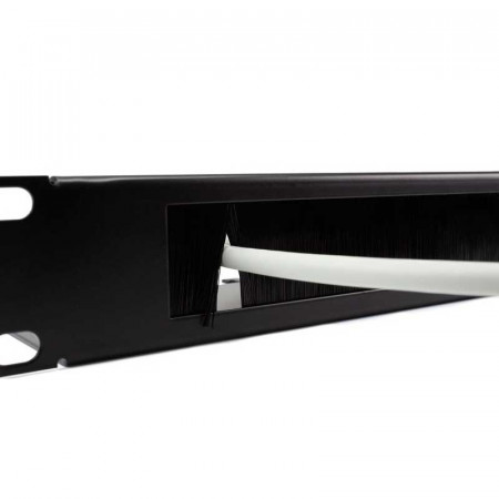 Panel pasacables cepillo 1U con retenedor rack 19"