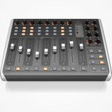 Controlador MIDI BEHRINGER X-TOUCH COMPACT