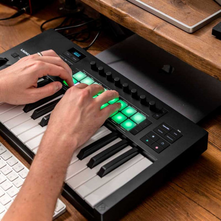 NOVATION LAUNCHKEY 25 MK4