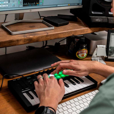 NOVATION LAUNCHKEY MINI 25 MK4
