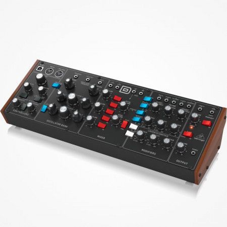 Sintetizador analógico BEHRINGER MODEL D